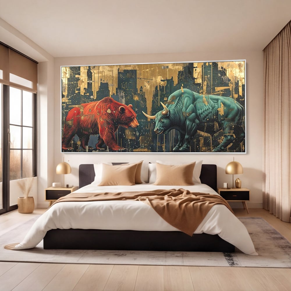 Tablou canvas cu tablou canvas cu taur si urs, in rama de aluminiu argintiu, pe perete intr-un dormitor